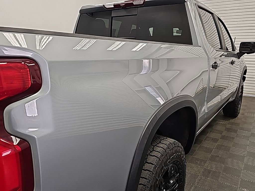 Used 2024 Chevrolet Silverado 1500 ZR2 image 9