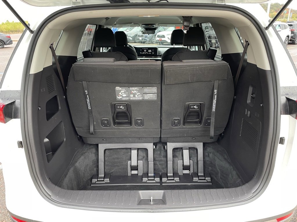 Used 2024 Kia Carnival LX image 8