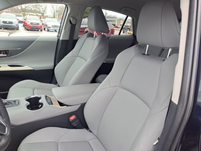 Used 2024 Toyota Venza XLE AWD/4WD image 5