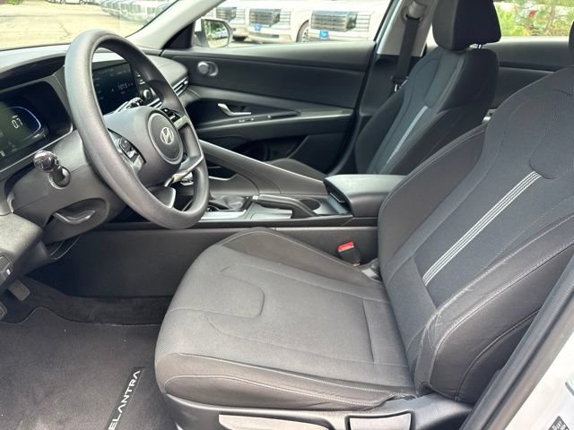 Used 2025 Hyundai Elantra SE FWD image 18