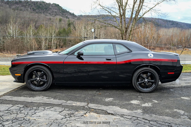 Used 2010 Dodge Challenger R/T w/ Mopar 10 Pkg RWD image 3