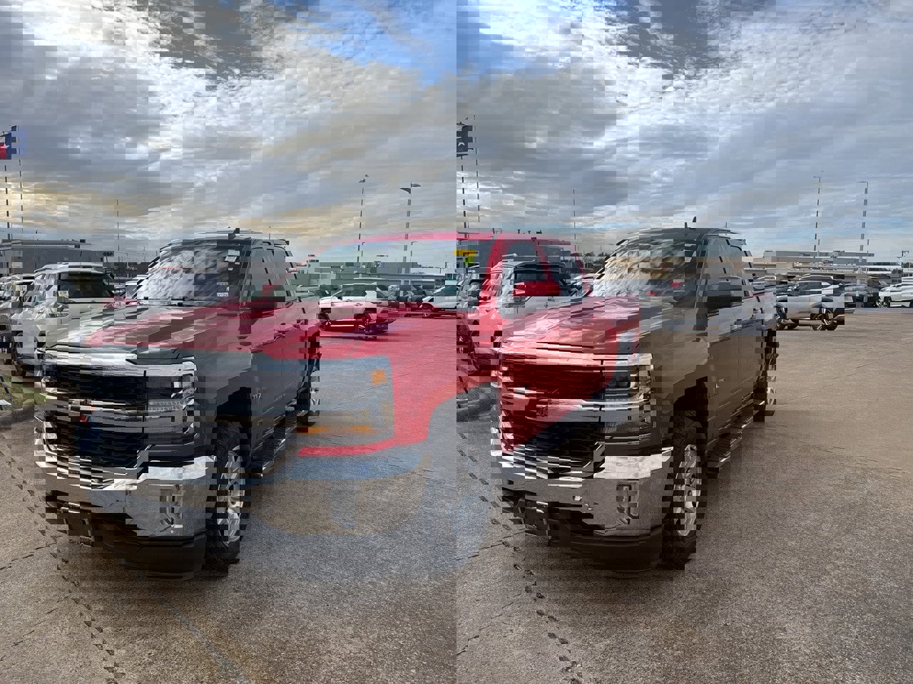 Used 2018 Chevrolet Silverado 1500 LT w/ LT Eassist Package image 3