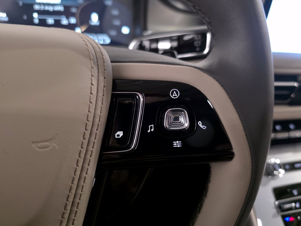 Used 2024 Lincoln Aviator AWD w/ Premium Package image 23