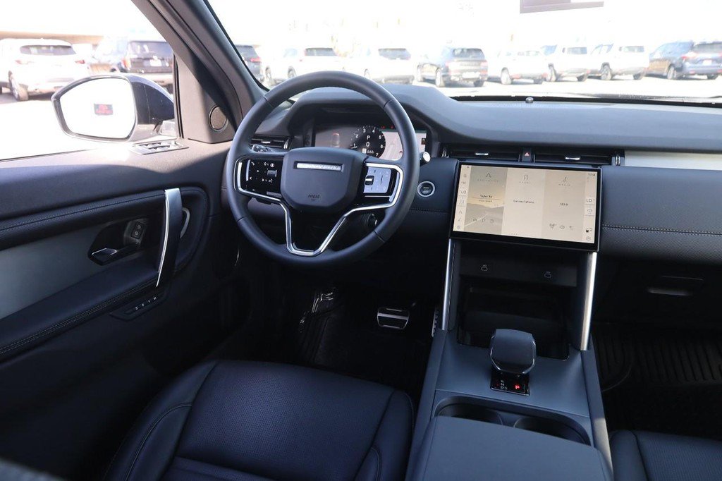 Used 2024 Land Rover Discovery Sport Dynamic SE image 20