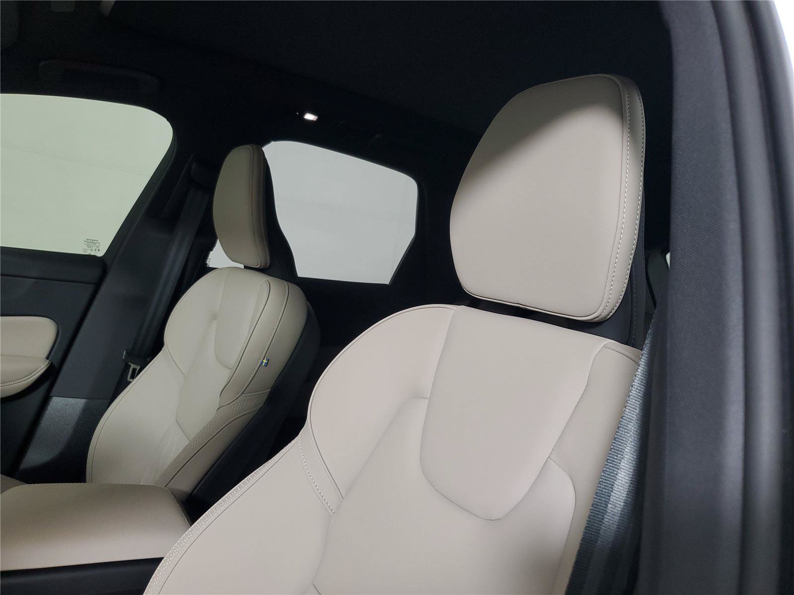 Certified 2026 Volvo XC60 B5 Plus w/ Protection Package Premier AWD/4WD image 23