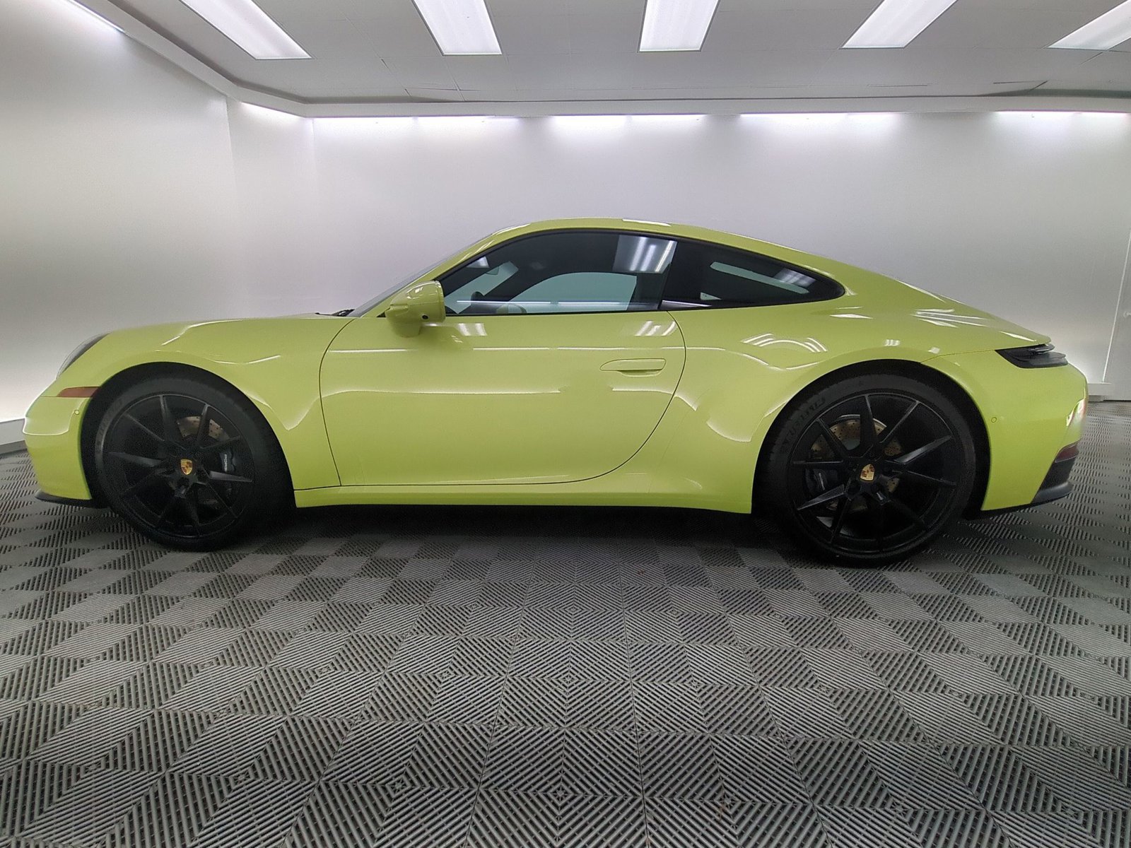 Certified 2025 Porsche 911 Carrera RWD image 2