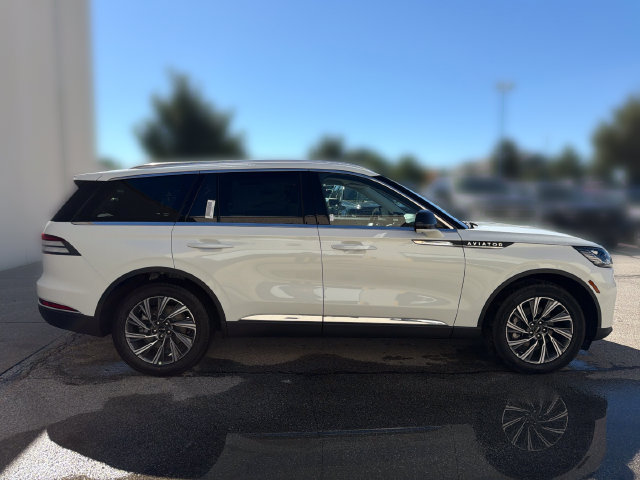 New 2027 Lincoln Aviator AWD image 4