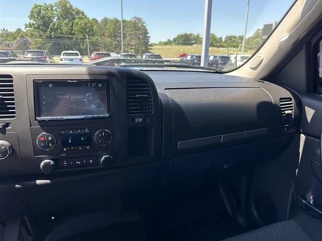 Used 2011 Chevrolet Silverado 1500 LT w/ All-Star Edition AWD/4WD image 13