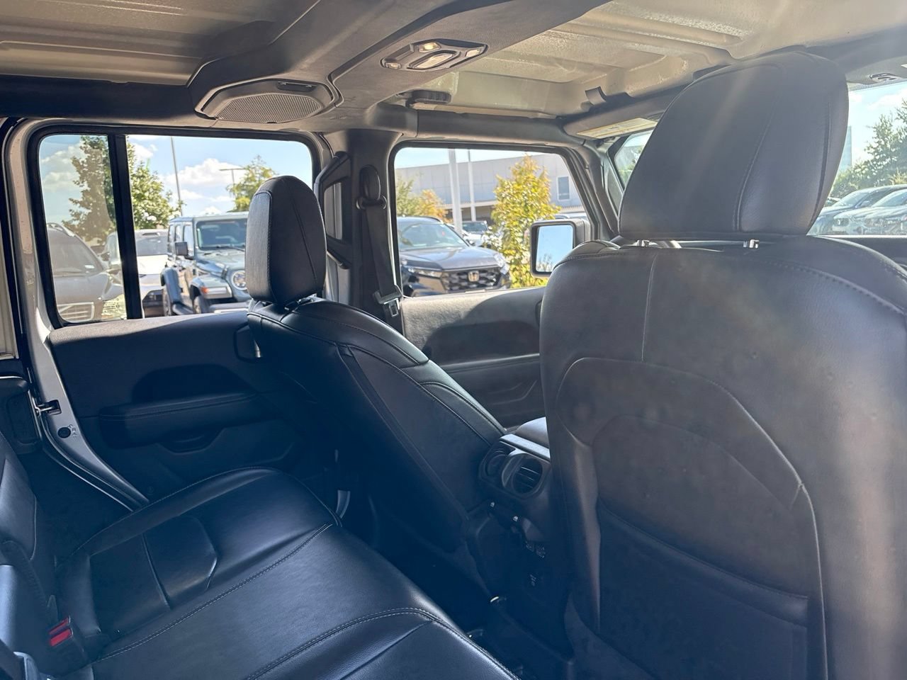 Used 2023 Jeep Wrangler Unlimited Sahara AWD/4WD image 14