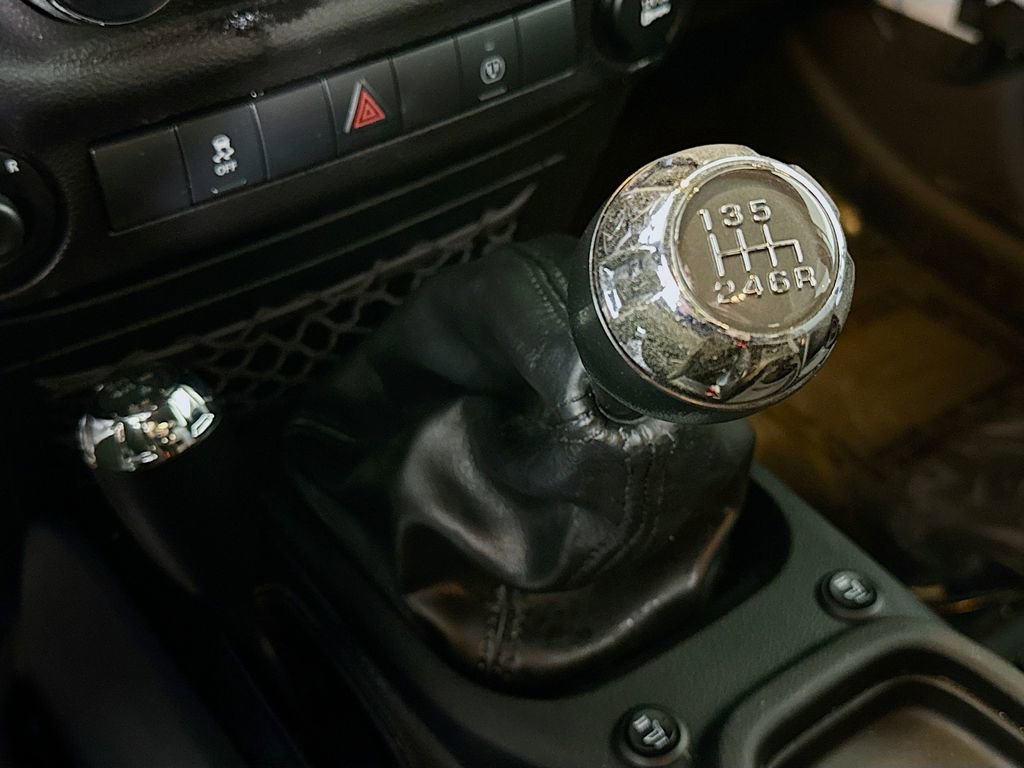 Used 2017 Jeep Wrangler Unlimited Sahara w/ Connectivity Group image 8