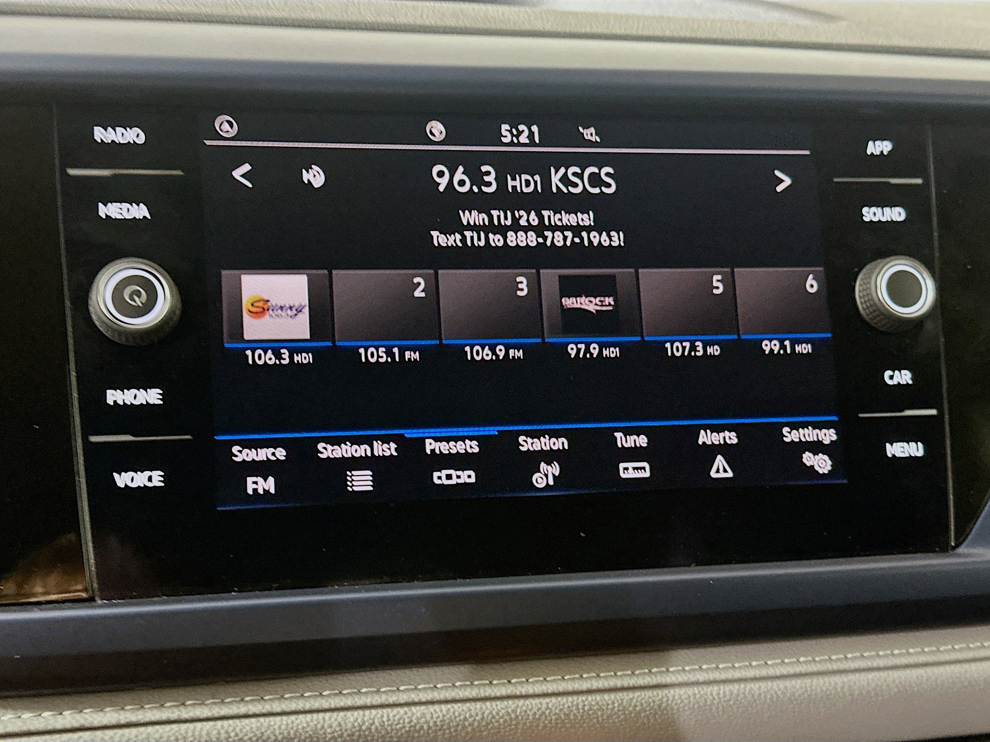 Used 2024 Volkswagen Taos SE image 21