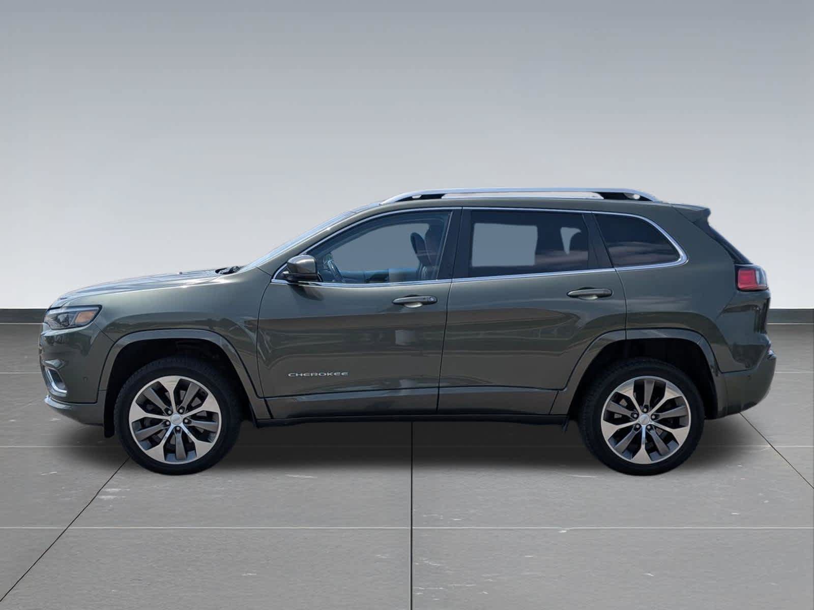 Used 2019 Jeep Cherokee Overland w/ Technology Group AWD/4WD image 2
