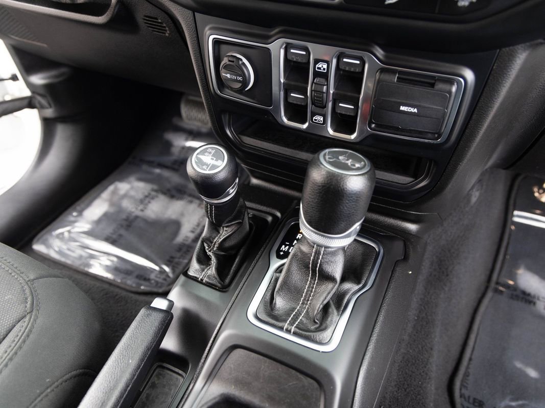 Used 2019 Jeep Wrangler Unlimited Sahara AWD/4WD image 19
