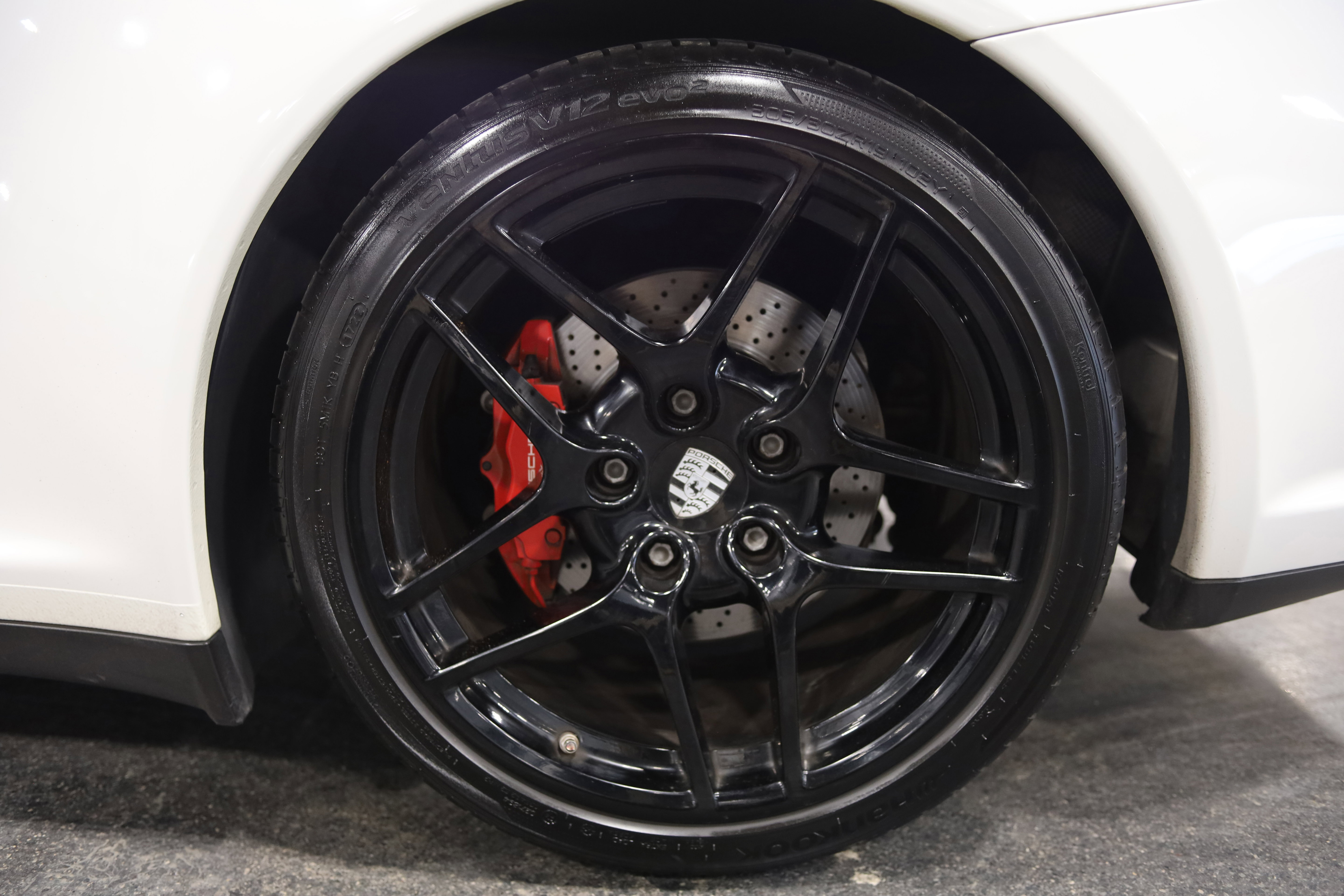 Used 2010 Porsche 911 Carrera 4S image 11