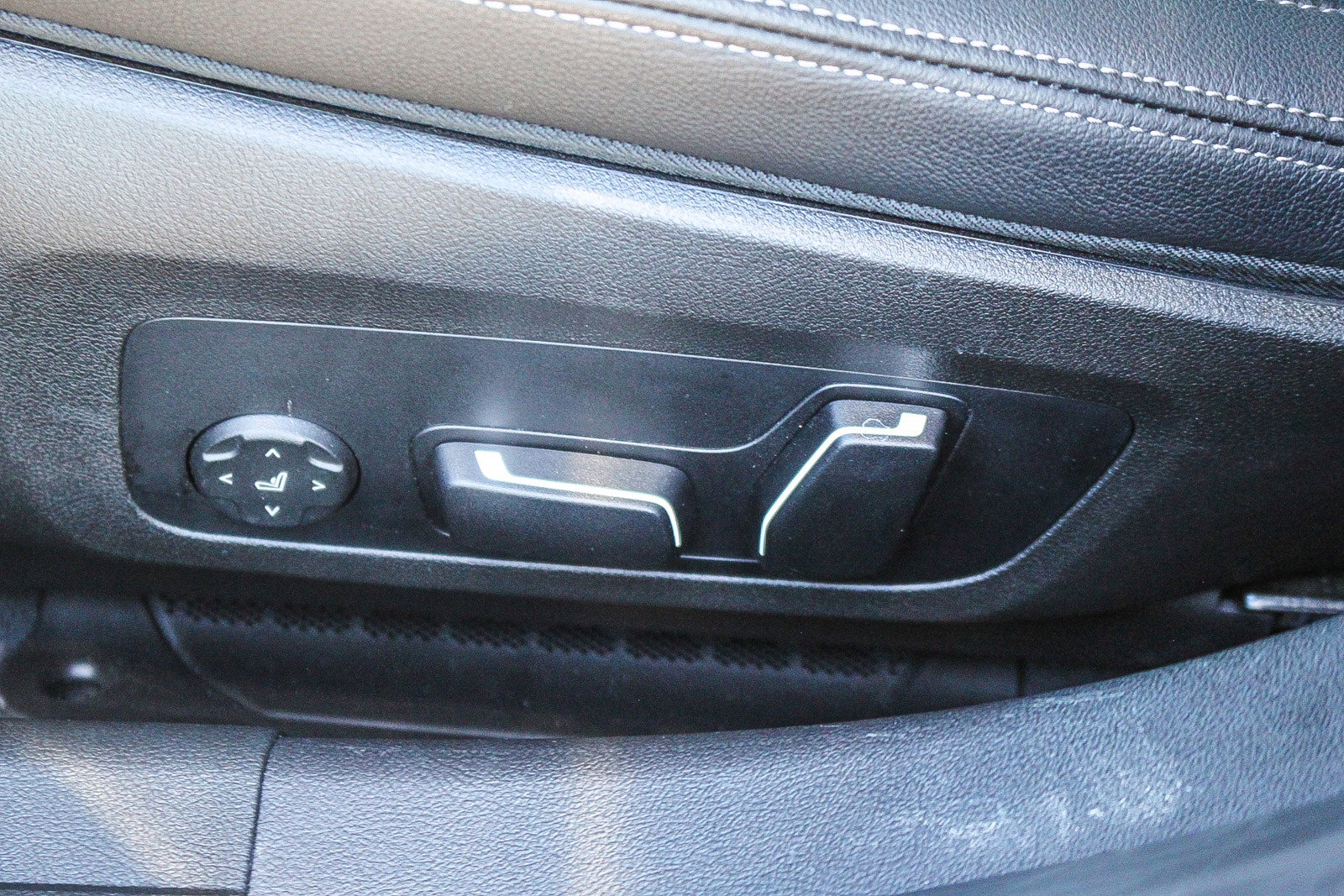 Certified 2025 BMW 330i Sedan w/ Convenience Package image 21