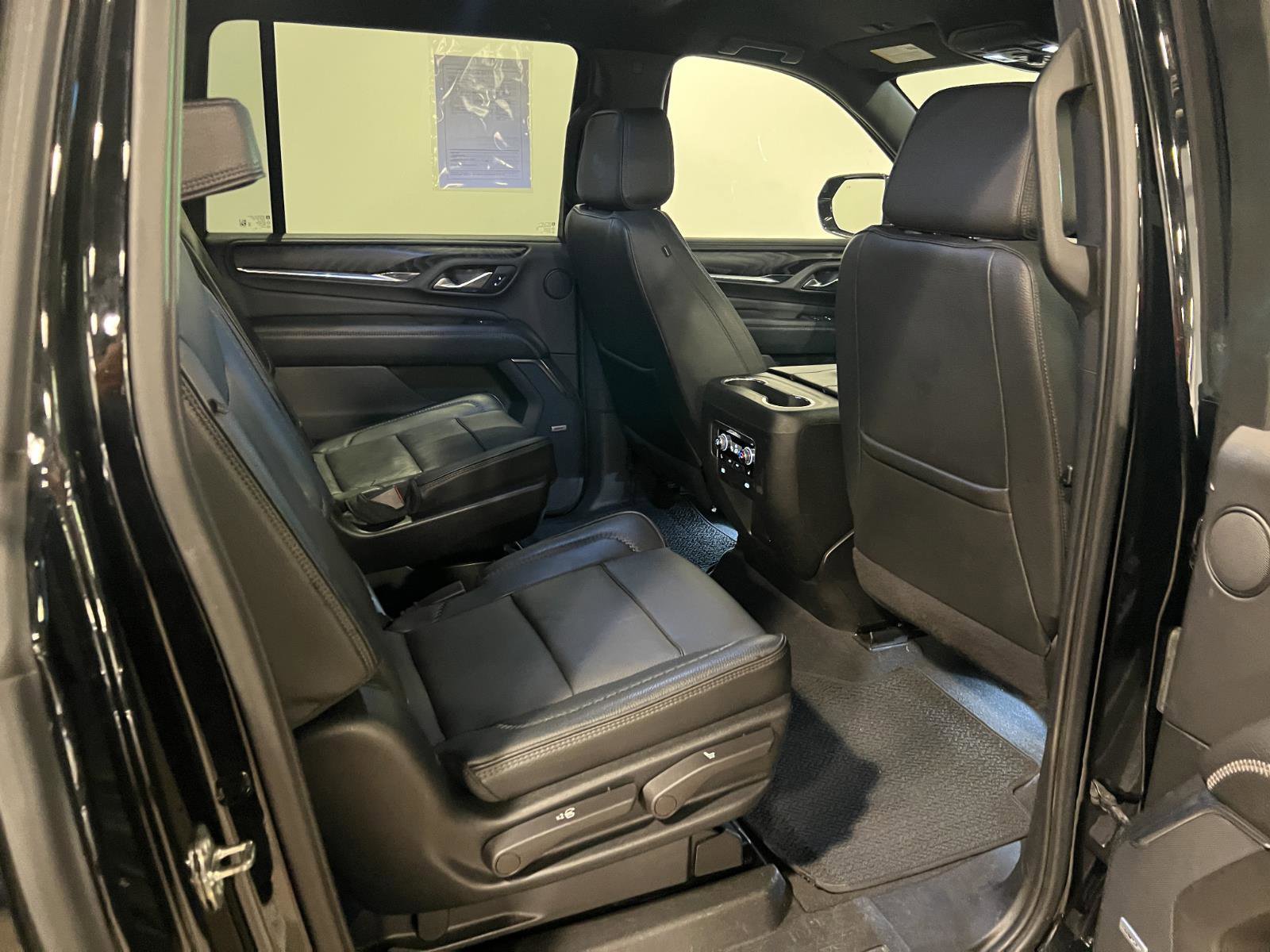 Used 2023 GMC Yukon XL Denali AWD/4WD image 37