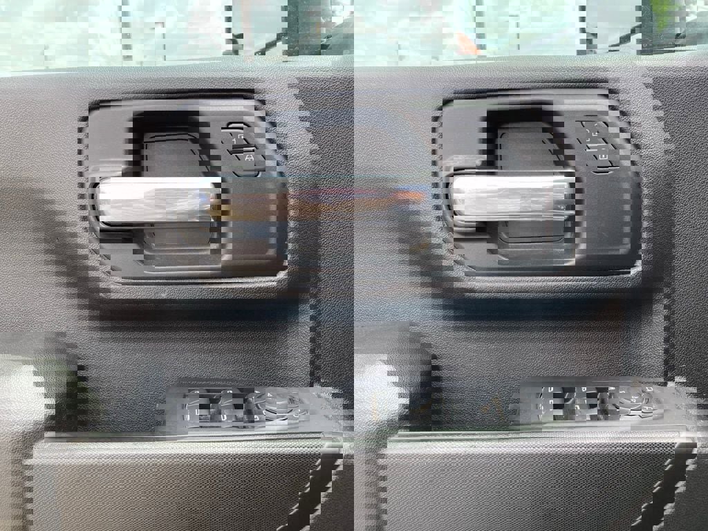 Used 2024 Chevrolet Silverado 2500 Custom w/ Custom Value Package image 12