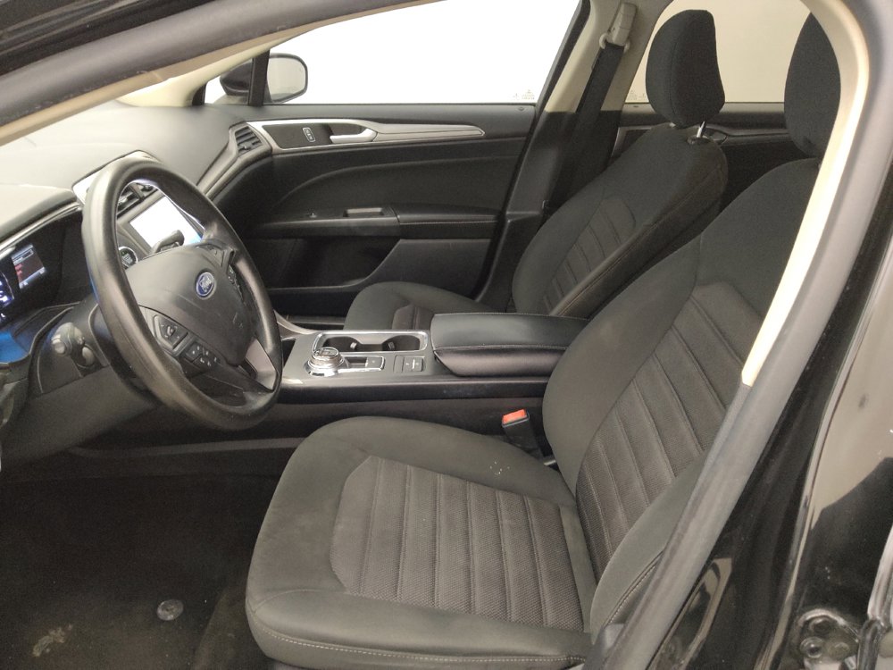Used 2020 Ford Fusion SE FWD image 17