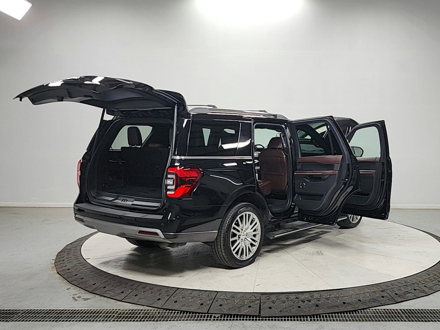 Used 2024 Ford Expedition Limited AWD/4WD image 15