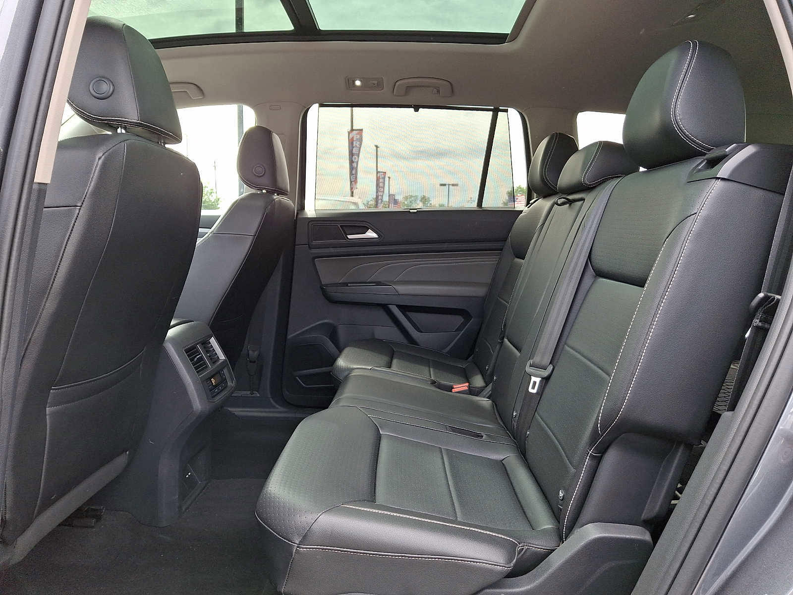 Used 2022 Volkswagen Atlas SEL R-Line AWD/4WD image 10