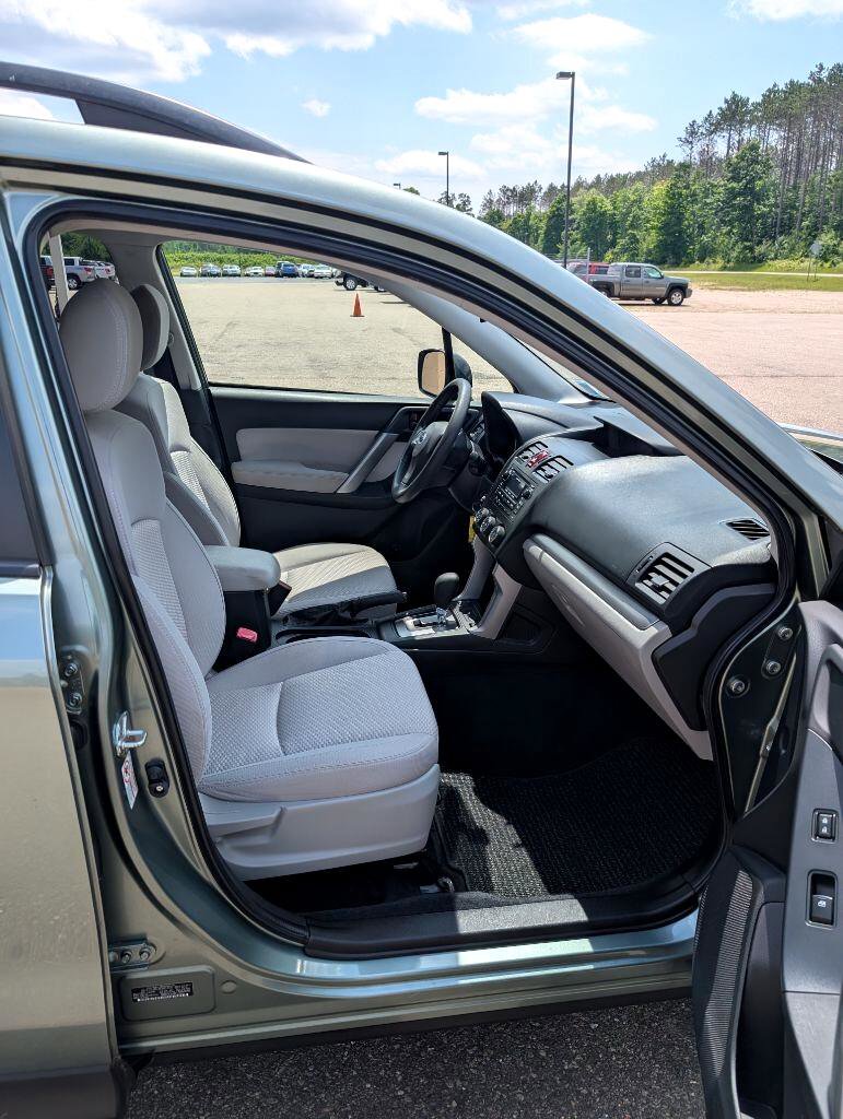 Used 2014 Subaru Forester 2.5i Premium w/ All-Weather Package image 17