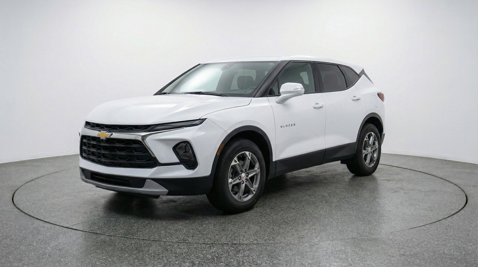 Used 2025 Chevrolet Blazer LT image 3