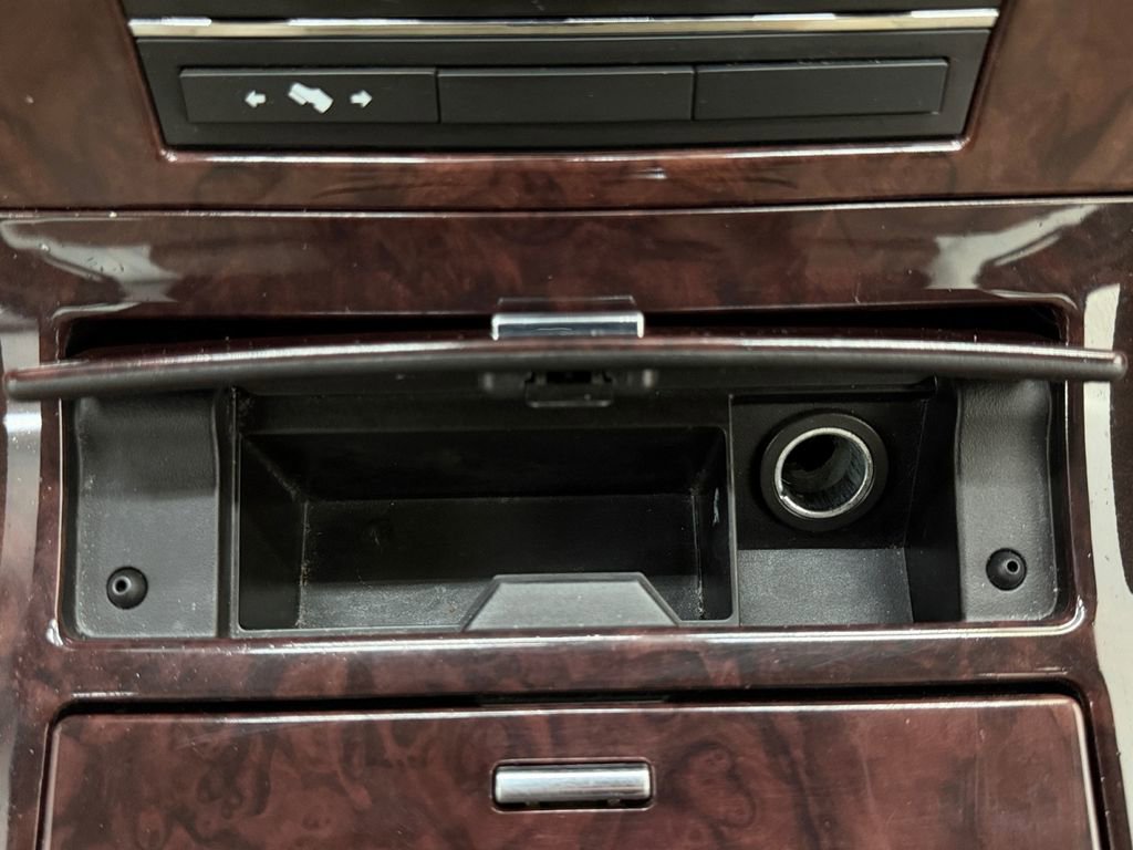 Used 2013 Cadillac Escalade Luxury AWD/4WD image 24