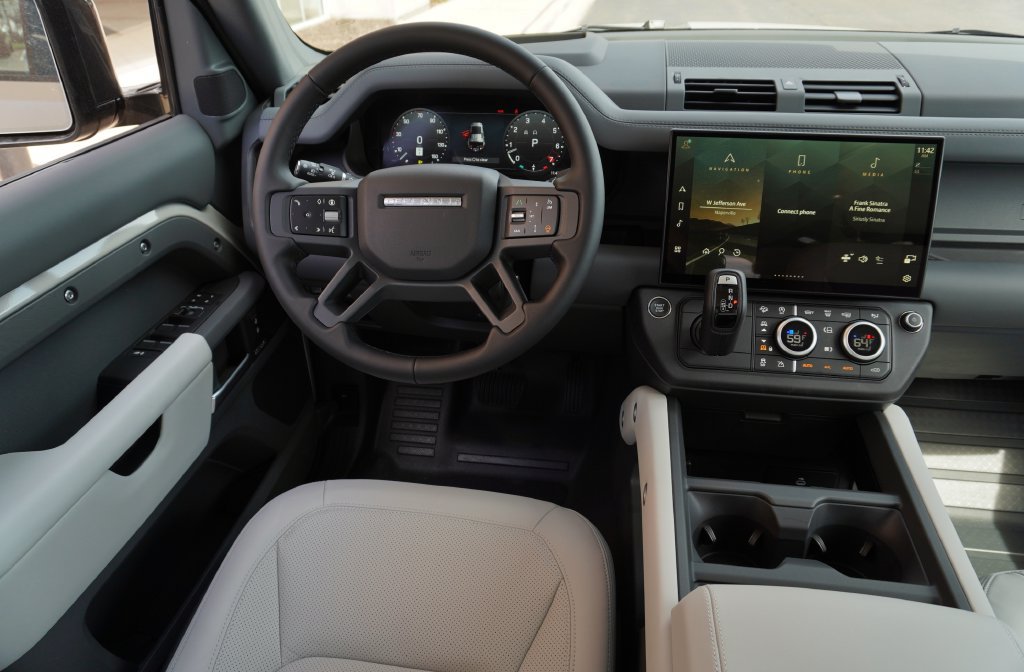 New 2026 Land Rover Defender 110 X-Dynamic SE AWD/4WD image 16
