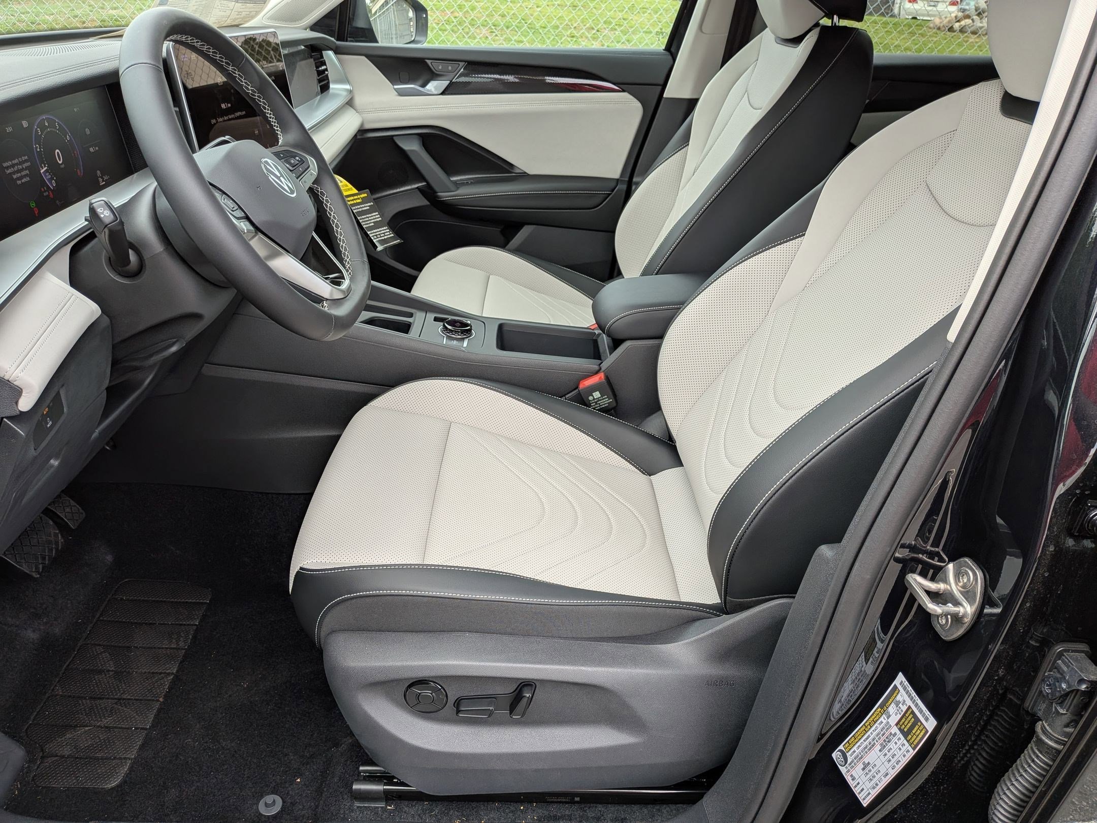 New 2026 Volkswagen Tiguan SE FWD image 14