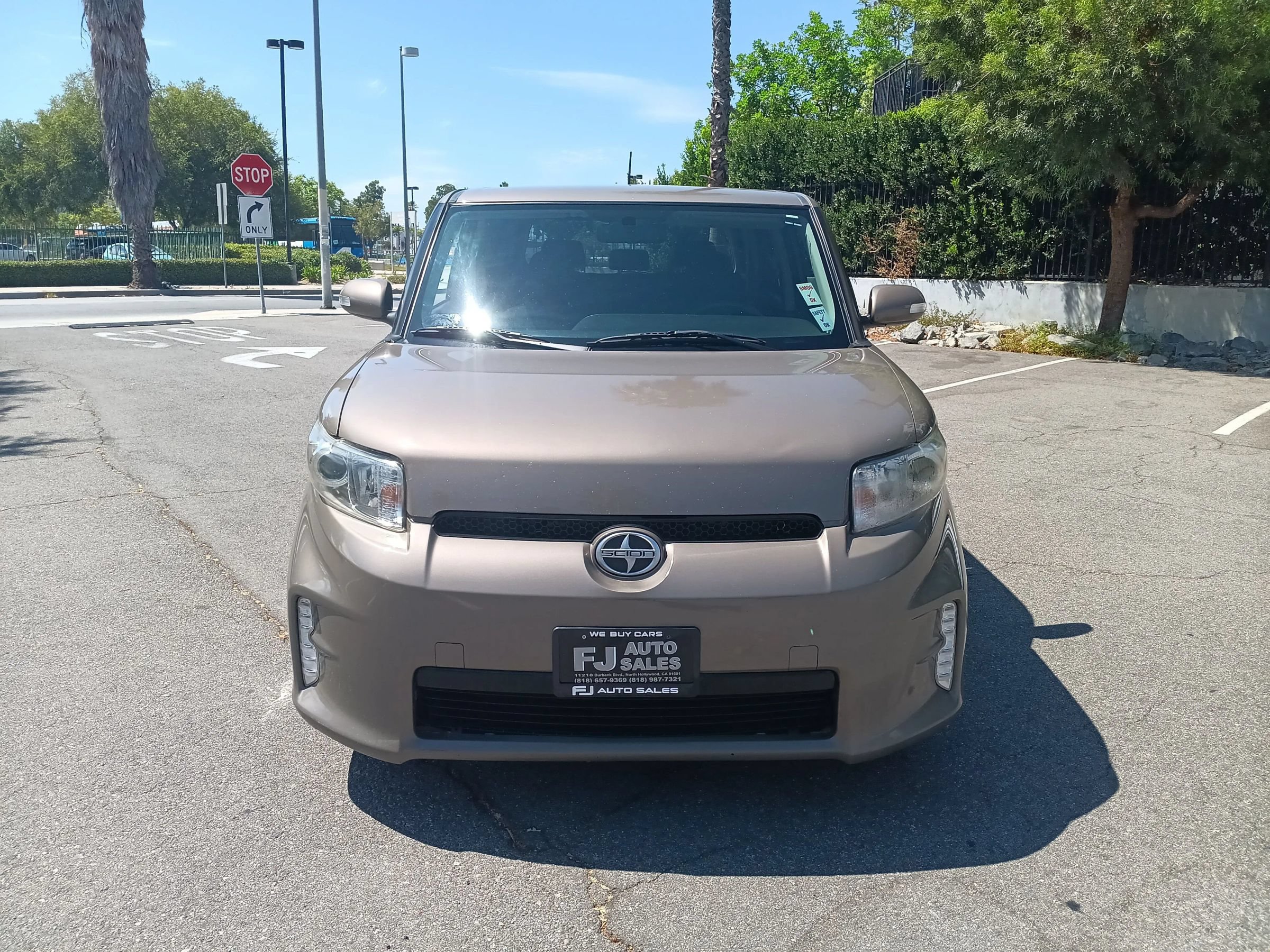 Used 2013 Scion xB FWD image 2