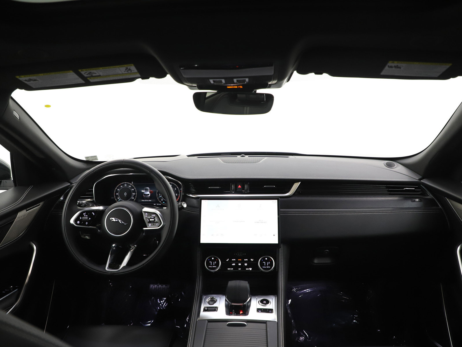 Used 2025 Jaguar F-PACE R-Dynamic S image 13