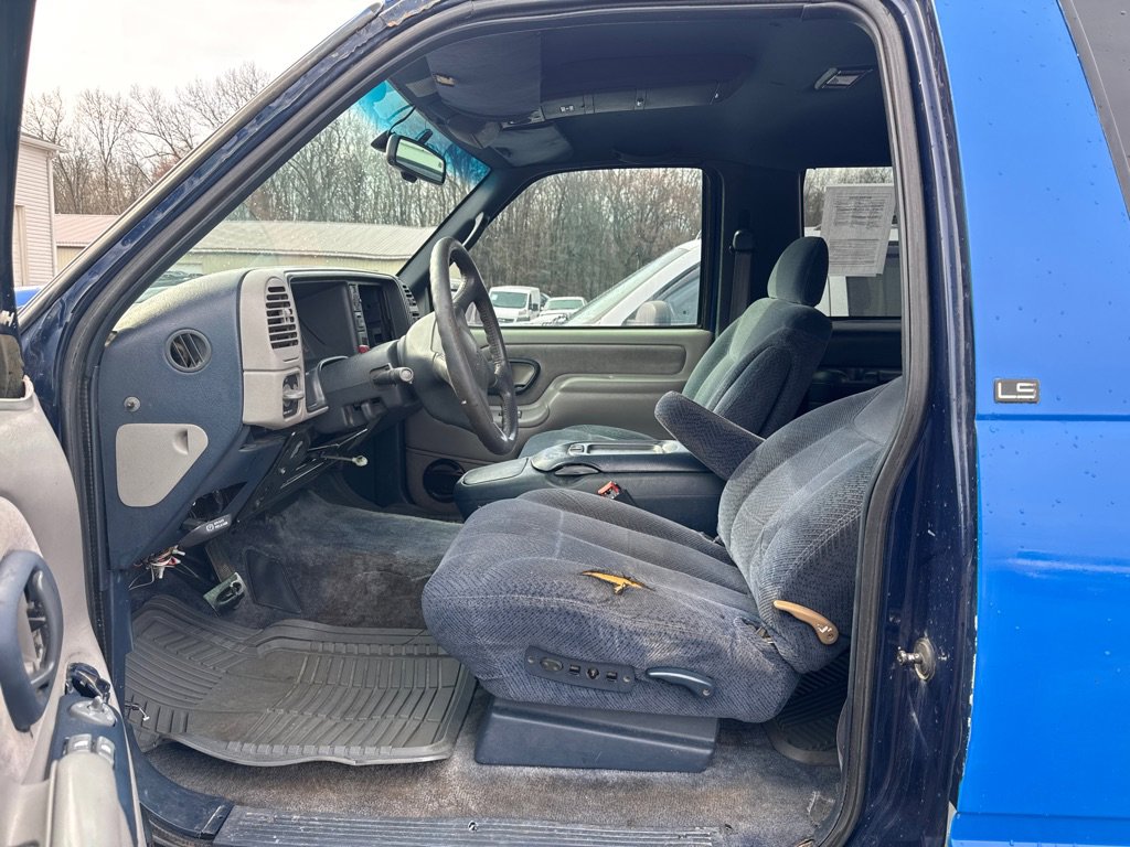 Used 1996 Chevrolet Tahoe 4WD 2-Door image 11
