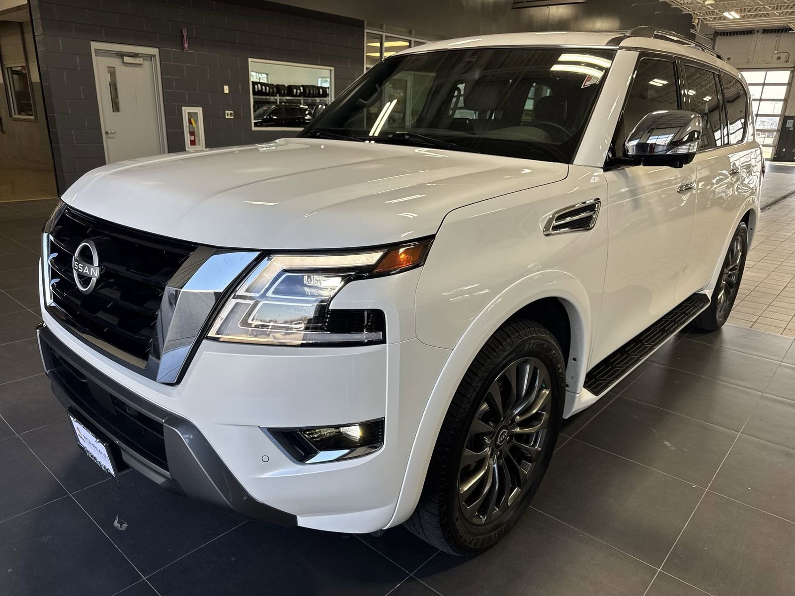 Used 2023 Nissan Armada Platinum w/ Captain's Chairs Package image 31