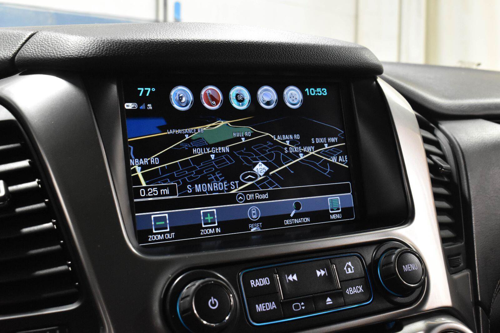Used 2019 Chevrolet Tahoe Premier w/ Premier Plus Edition AWD/4WD image 17