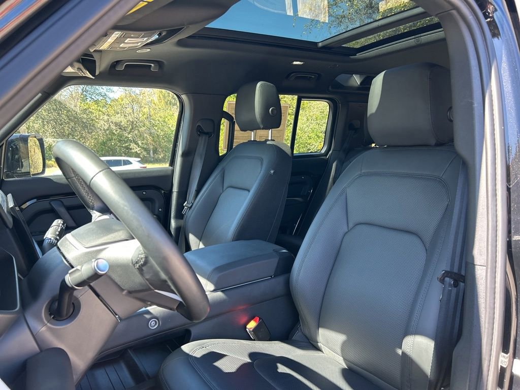 Used 2025 Land Rover Defender 110 S image 20