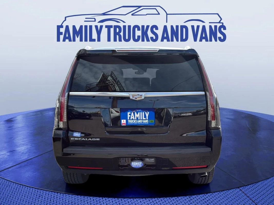 Used 2017 Cadillac Escalade Platinum AWD/4WD image 4