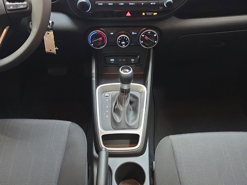 Certified 2025 Hyundai Venue SE image 21