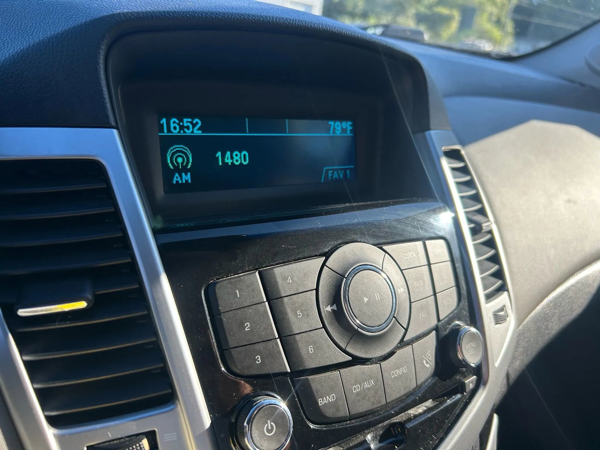 Used 2012 Chevrolet Cruze LT image 24