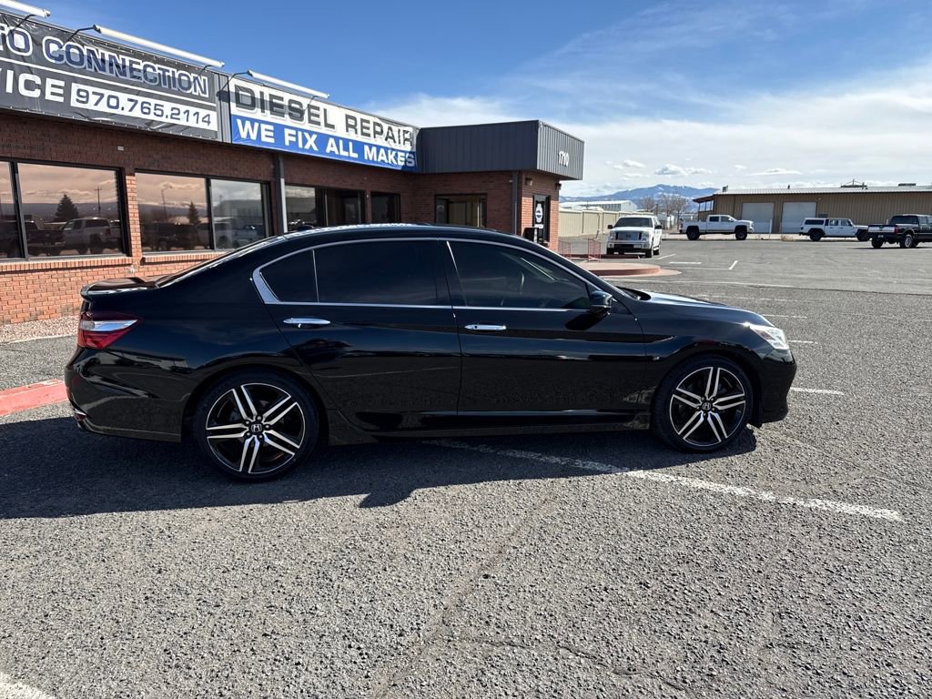 Used 2017 Honda Accord Touring image 7