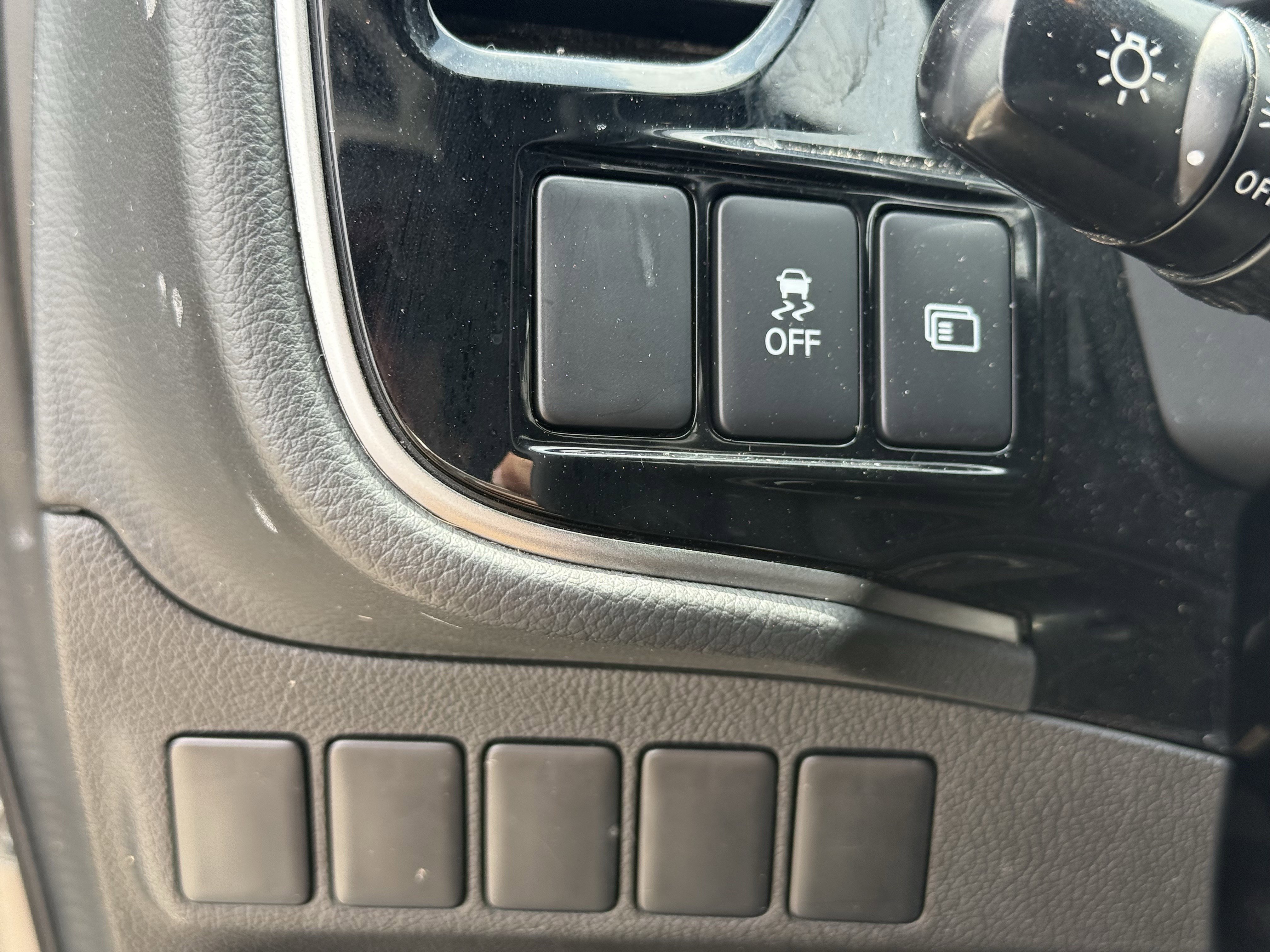 Used 2018 Mitsubishi Outlander ES AWD/4WD image 26
