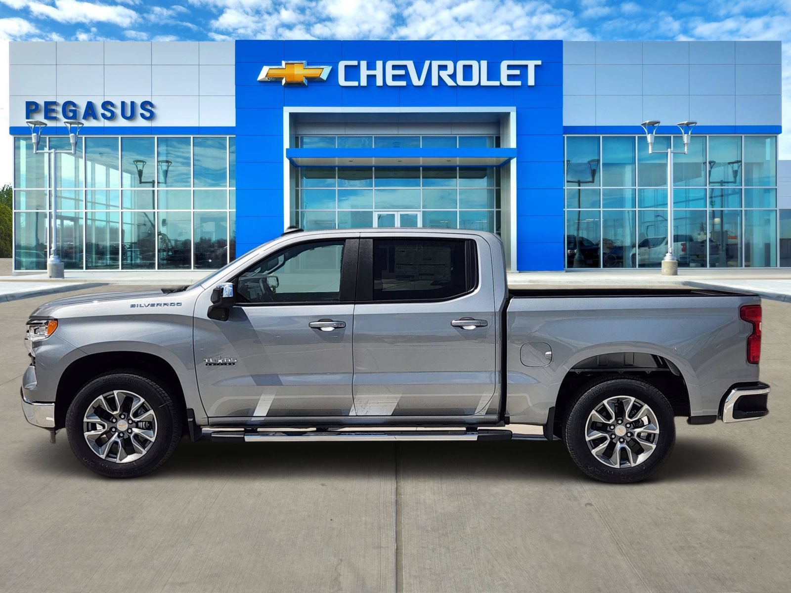 New 2026 Chevrolet Silverado 1500 LT w/ Texas Edition Plus RWD image 3