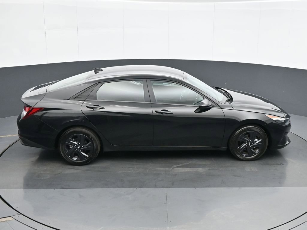 Used 2023 Hyundai Elantra SEL w/ Cargo Package image 22