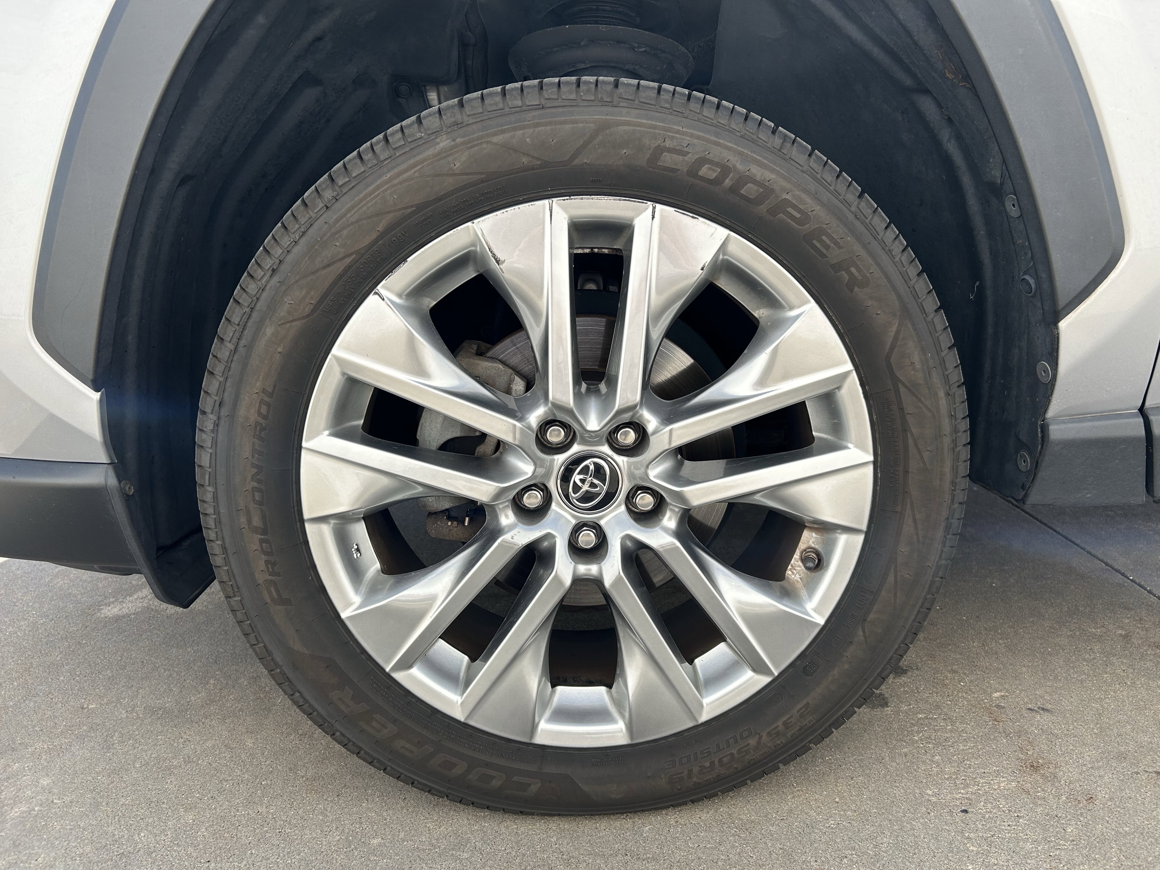 Used 2019 Toyota RAV4 Limited AWD/4WD image 11