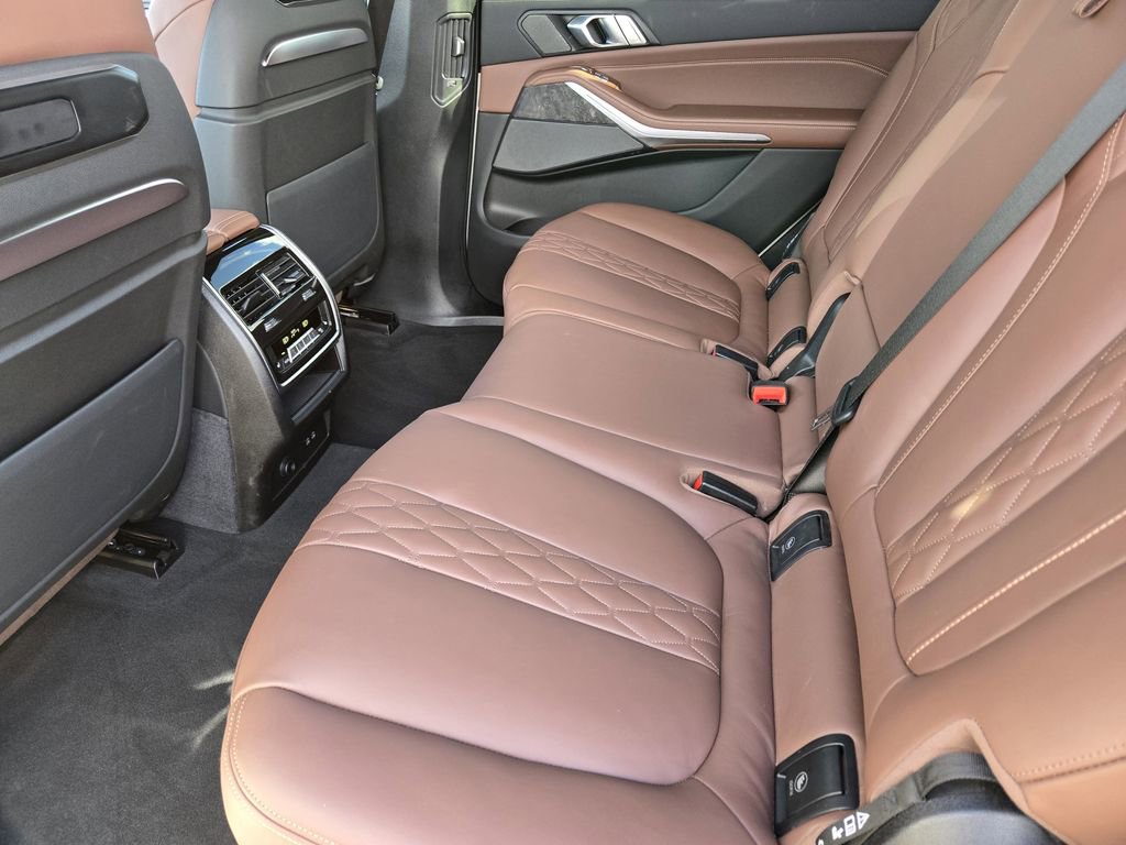 Certified 2025 BMW X7 M60i image 32