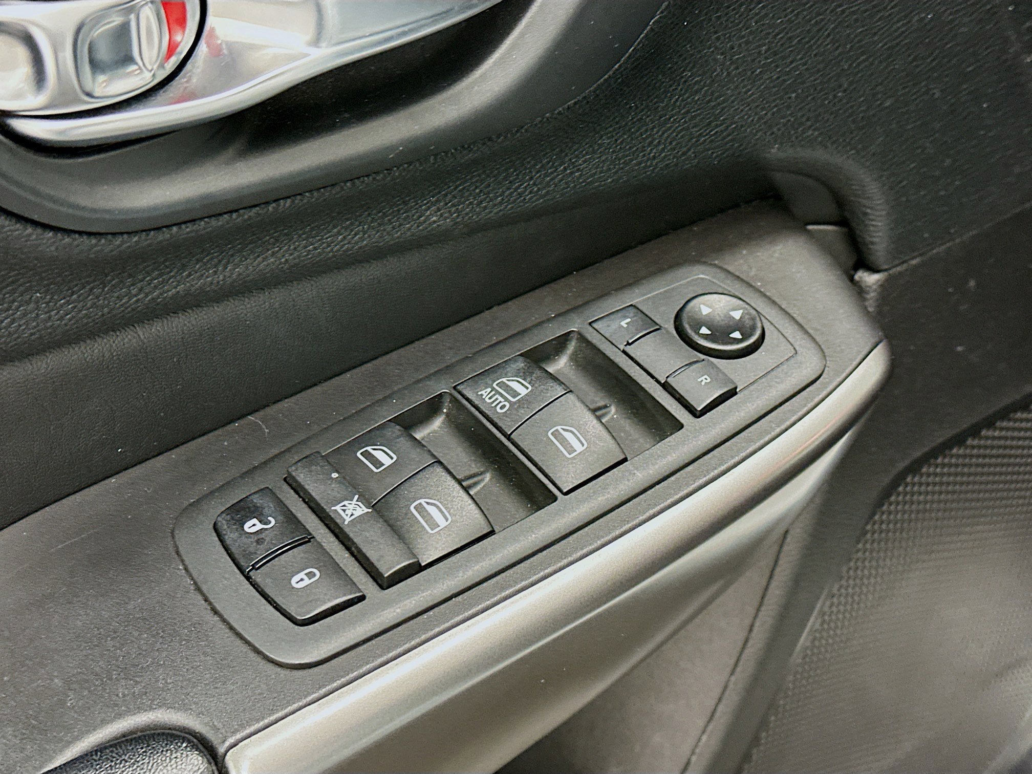 Used 2020 Jeep Cherokee Latitude w/ Cold Weather Group image 15