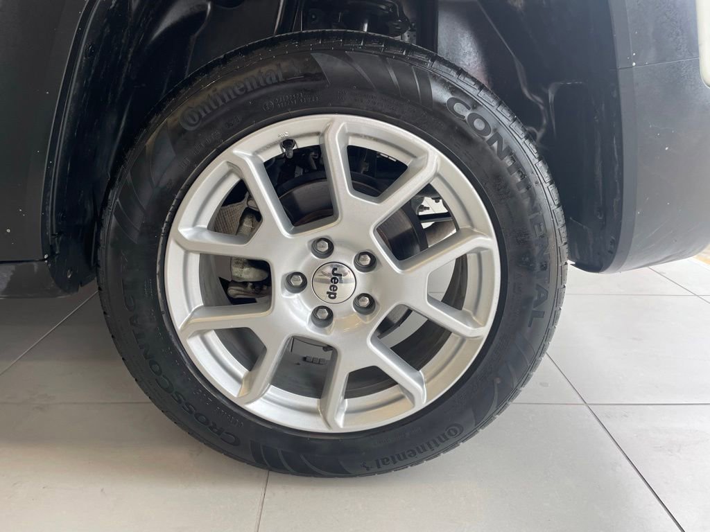 Used 2023 Jeep Renegade Latitude AWD/4WD image 18
