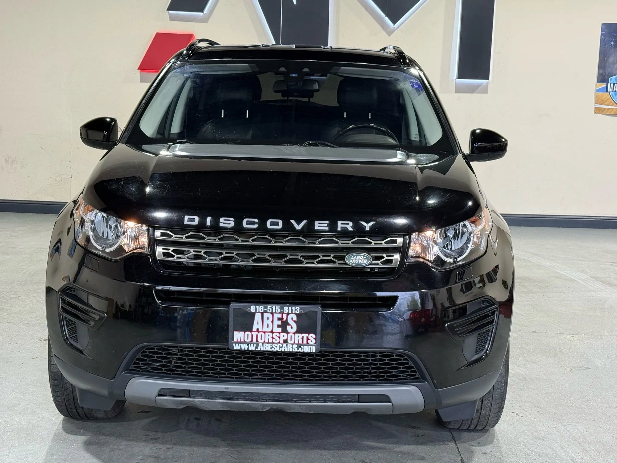 Used 2019 Land Rover Discovery Sport SE image 3