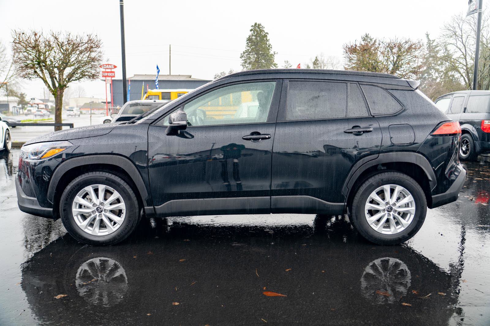 Used 2025 Toyota Corolla Cross LE image 13