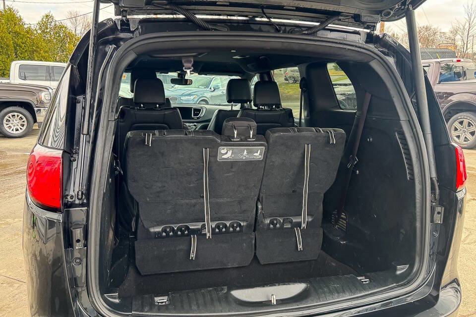 Used 2018 Chrysler Pacifica Touring-L w/ Premium Audio Group image 17