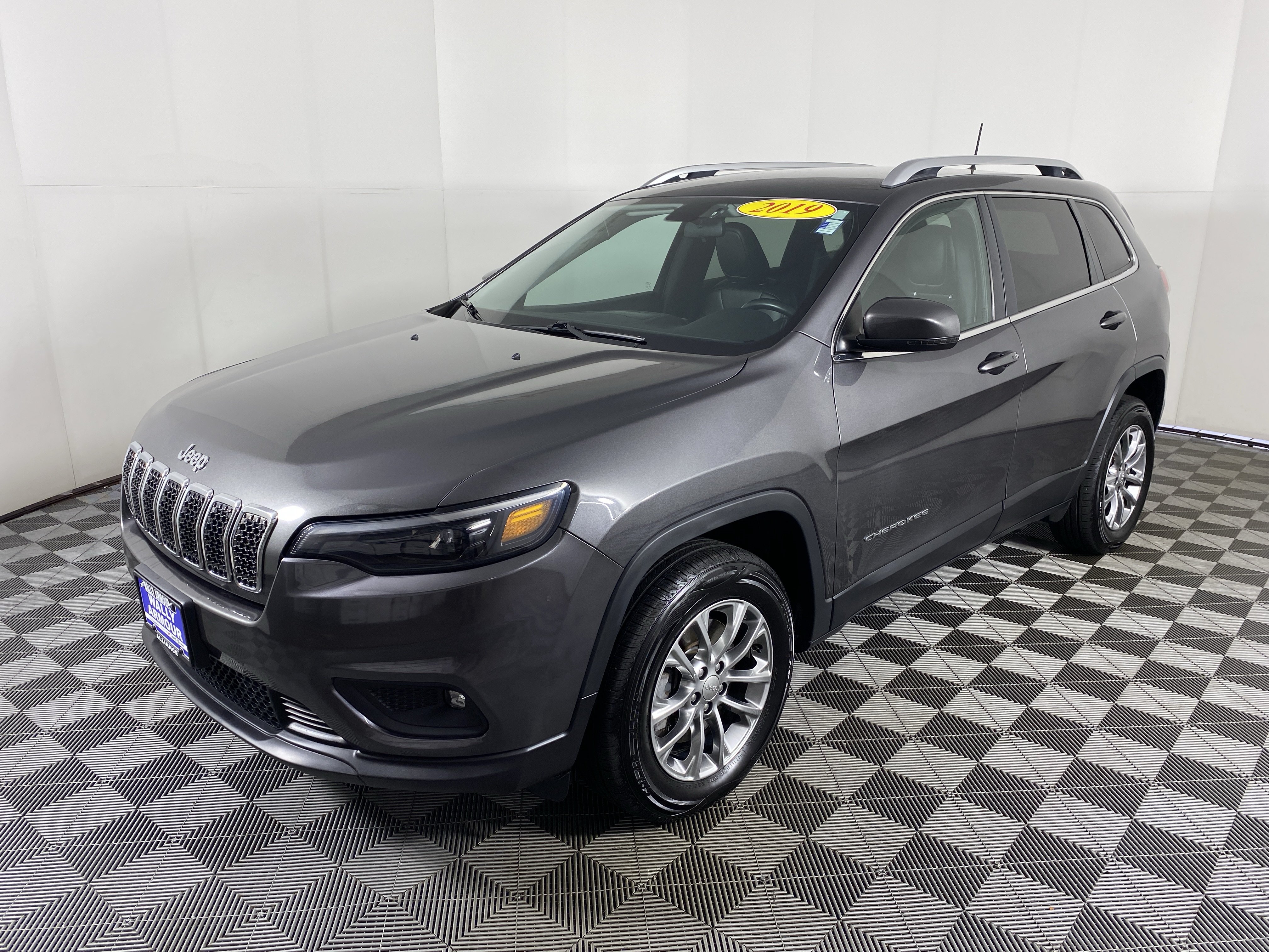 Used 2019 Jeep Cherokee Latitude Plus AWD/4WD image 9